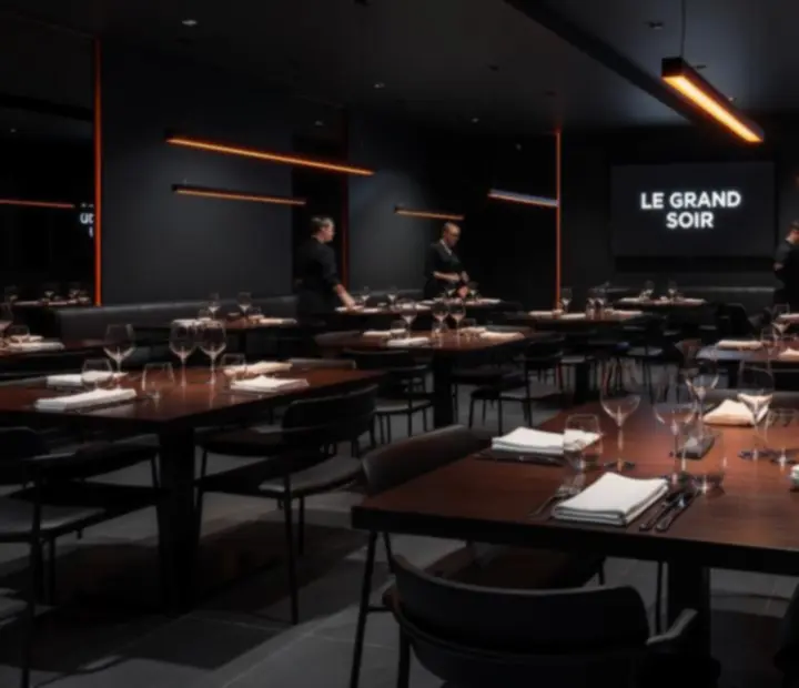 Vue cinématographique de la salle du restaurant Rendezvous Hub en lumière orange